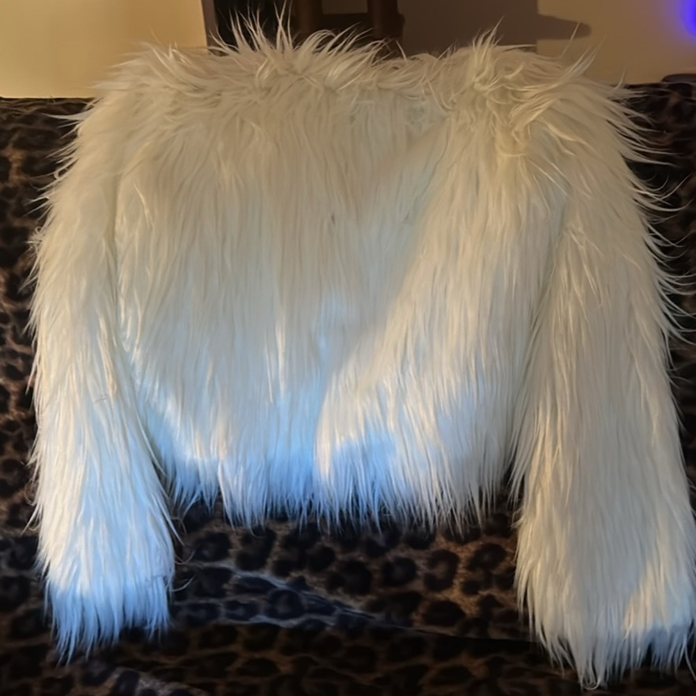 Women’s White Imitation Fur Coat. Size XXL. SEE ALL PHOTOS! - Picture 2 of 8